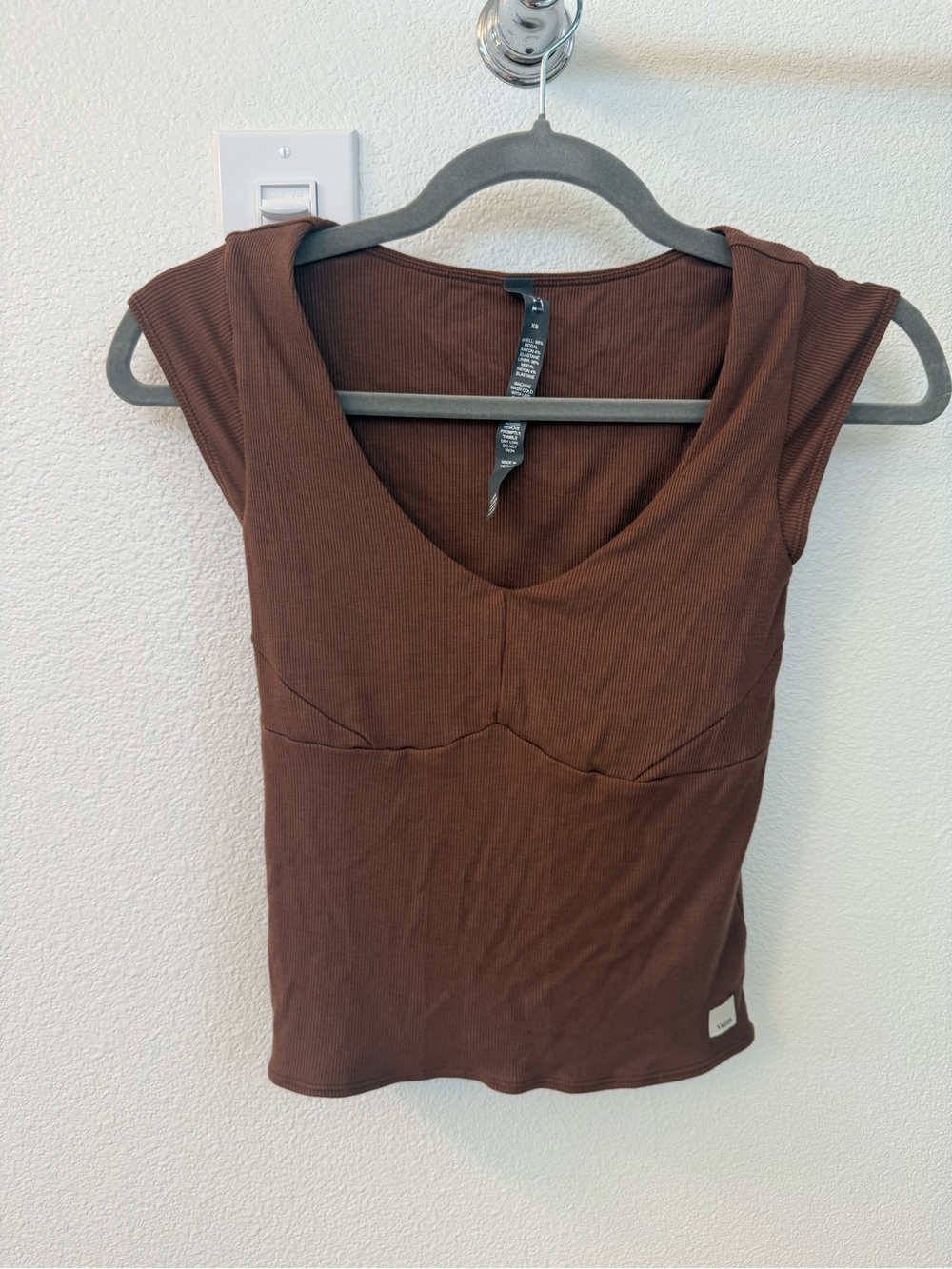 Vuori Brown Ribbed Short Sleeve Scoop Top